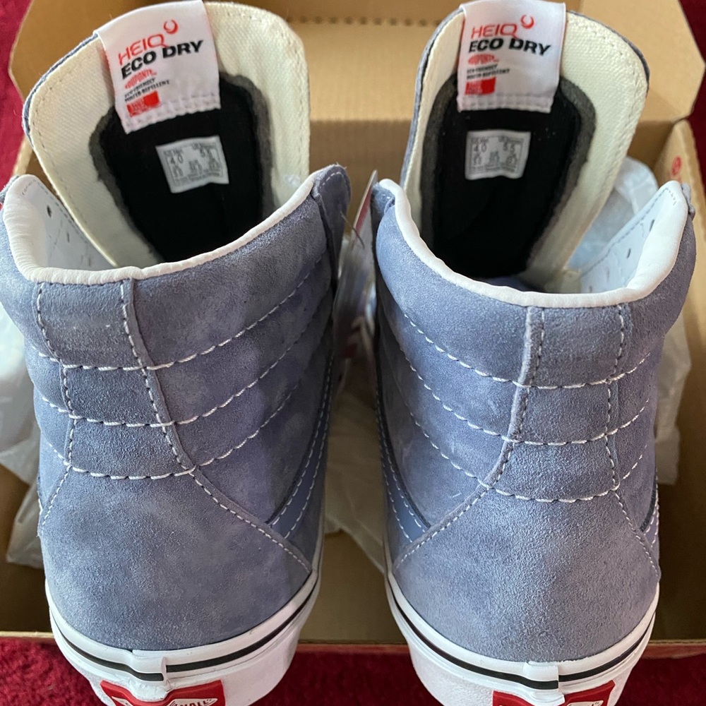 Vans - Picture 9 of 10